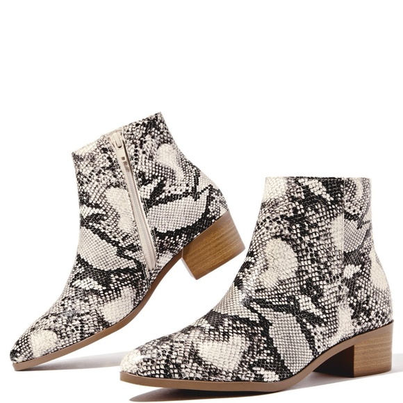 NEW🔥 Python Snake Cowboy Cowgirl Western Ankle Boots Booties Low Block Heel Zip - Picture 3 of 5